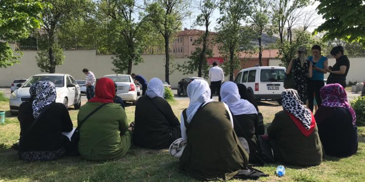Tutsak aileleri Bakırköy Cezaevi önünde oturma eylemine başlıyor