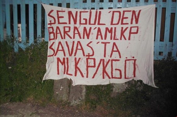 Komünist Gençlik Örgütü’nden, silahlı pankartlı eylem