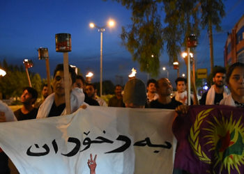 Başurê Kurdistan’da gençler işgalci Türk devlet saldırılarına karşı meşalelerle yürüdü