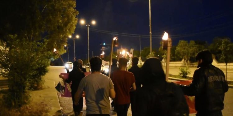 Silêmaniyê’de gençler tecride karşı meşalerle yürüdü
