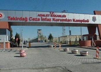 Aylardır açlık grevinde olan direnişçiler ayaküstü muayene edildi