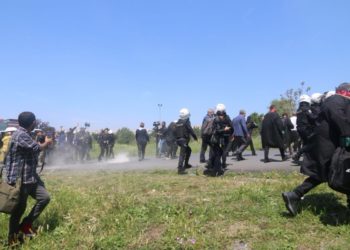 SON DAKİKA – Bakırköy’de tutuklu yakınlarına faşist polisler Gaz bombası ve plastik mermilerle saldırdı -YENİLENDİ