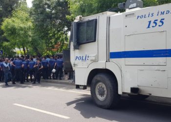 SON DAKİKA – Koşuyolu parkına yürümek isteyen annelere izin verilmiyor