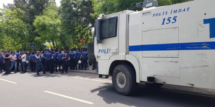 SON DAKİKA – Koşuyolu parkına yürümek isteyen annelere izin verilmiyor