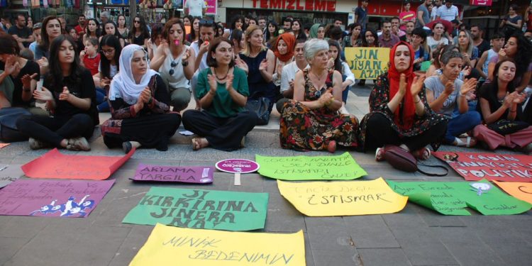 ‘Çocuklarımızı Akp’nin çocuk düşmanı politikalarından koruyacağız.’