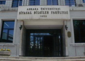 Üniversite de şiir okunmasına faşist saldırı
