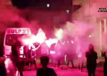 Amed’de gençler meşaleli yürüyüş gerçekleştirdi