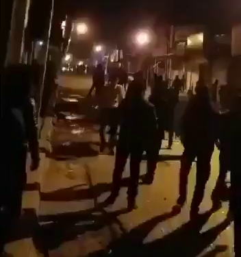 İran’da halk rejime karşı sokakta