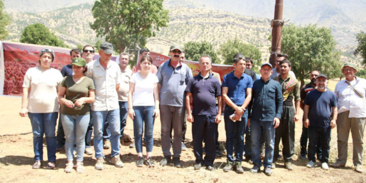 Mezopotamya İşçiler Derneği’nden canlı kalkan eylemine ziyaret