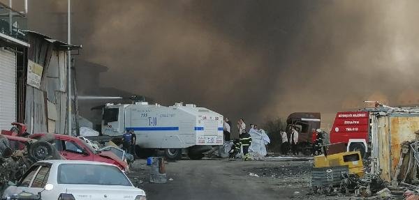 Edene’de dev fabrika yangını: Helikopter ve TOMA’larla müdahale edildi