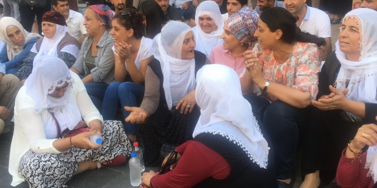 Amed’de direniş 9’uncu gününde