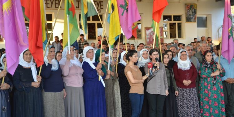 Mexmur halkı belediyelerin işgal edilmesini protesto etti