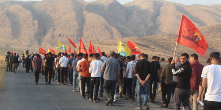 Êzîdî gençliği şehit Mam Zeki Şengali için yürüdü