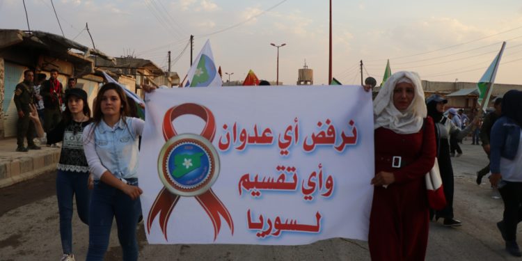 Gençler işgalci Türk devletinin tehditlerine karşı yürüyüşe geçti