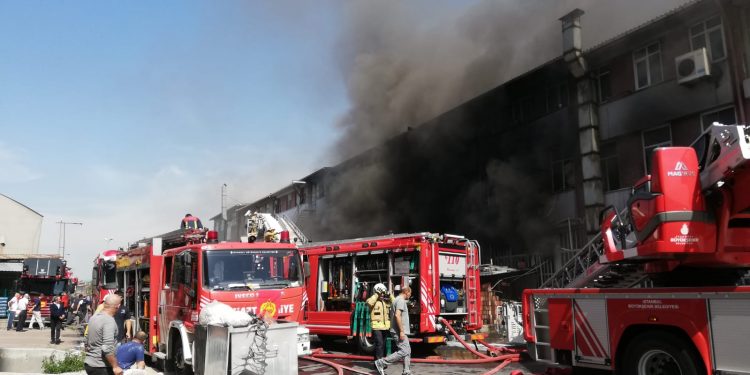İstanbul’da ‘Nedeni Bilinmeyen’ büyük yangın!