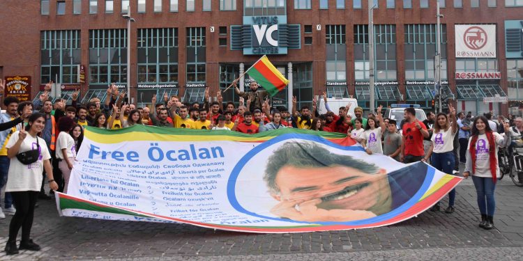 Bonn’dan Mönchengladbach’a yasağa rağmen: ‘Bijî Serok APO’