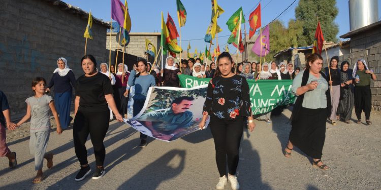 Mexmur’da ambargoya karşı yürüyüş eylemi