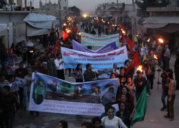 Gençler Türk işgalciliğine karşı yürüdü