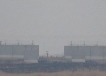 İşgalci Türk devleti Dêrna Axê köyündeki duvarları kaldırıyor