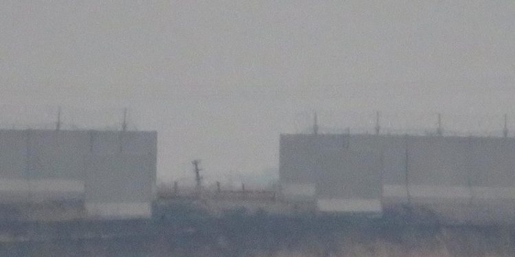 İşgalci Türk devleti Dêrna Axê köyündeki duvarları kaldırıyor