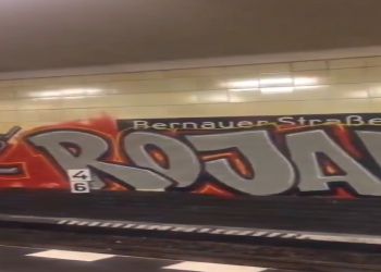 Berlin’de metro durağı Rojava için boyandı