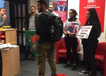 TCŞ ve JCA aktivisti gençlerden SPD’de sivil itaatsizlik eylemi