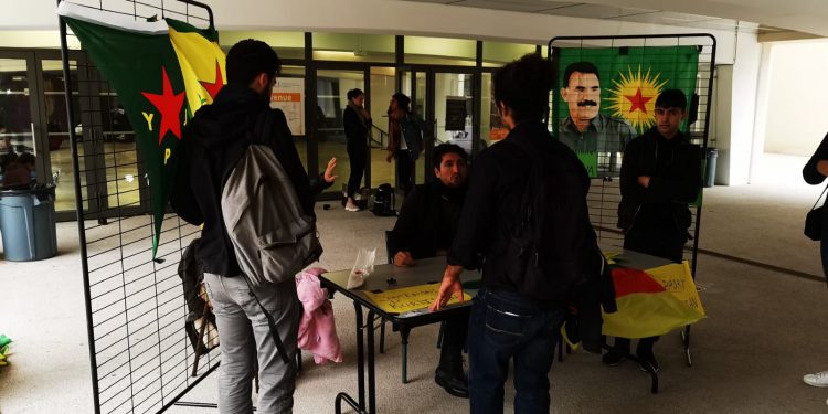 Marsilya’da öğrenciler işgale karşı stand açtı