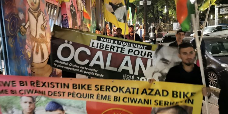 Marsilya’da meşaleli yürüyüş ile komplo ve işgal protestosu