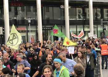 Kürt gençleri ekoloji yürüyüşünde Rojava’daki işgale ‘İzin Verme’ dediler