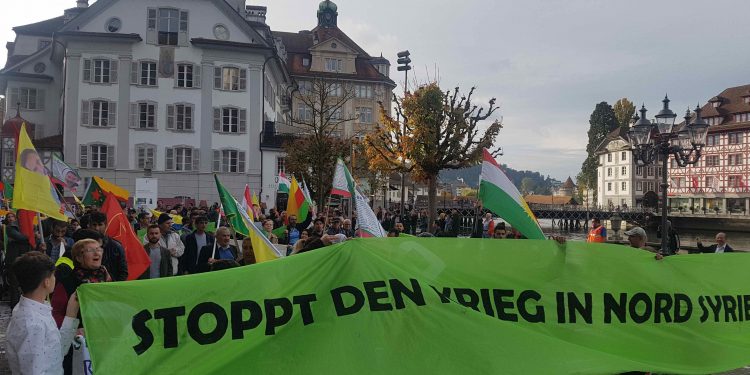 İsviçreli 13 kurum Luzern’de Rojava için yürüdü