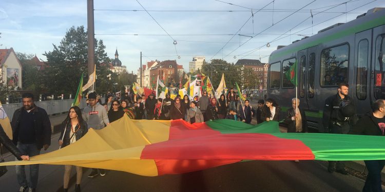 Hannover’de Onur Direnişi’ne destek yürüyüşü