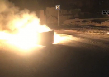 Tuşba’da gençler Rojava için alanlarda