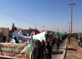 Tabqa ve Reqalı gençler işgal saldırılarına karşı yürüdü