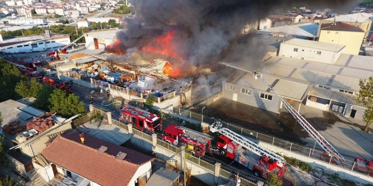 SON DAKİKA – “Ateşten Eylemler”: 2 fabrika, 1 depo ve 1 kamyon imha edildi