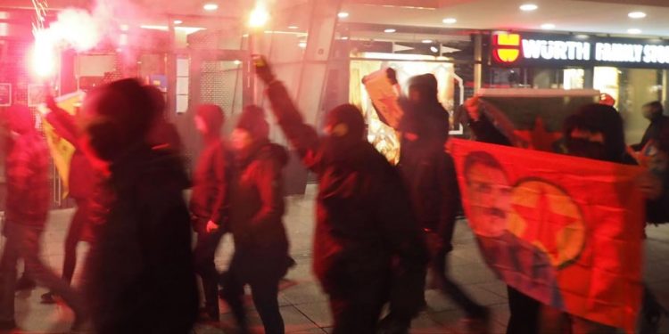 Stuttgart’da gençlerden Nehêle eylemi