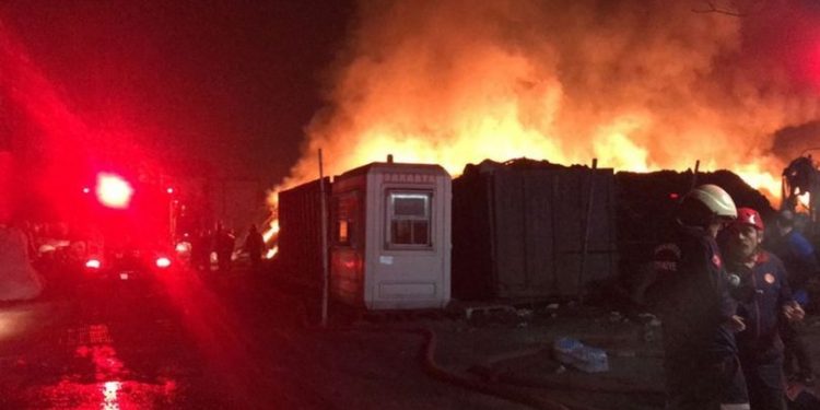 Ateşin Çocukları İnisiyatifi işgal saldırılarına karşı bir fabrikayı ateşe verdi