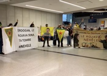 Paris’te Charles De Gaulle Havaalanı’nda sivil itaatsizlik eylemi