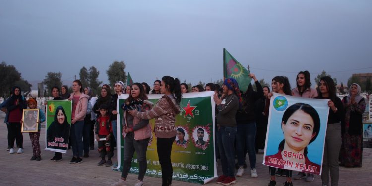 Qamişlo’da genç kadınlar şehitliği ziyaret etti