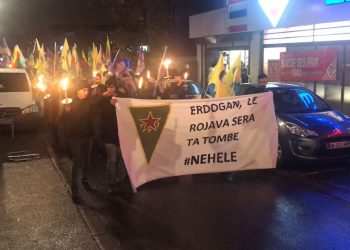 Paris’te tarihi direniş meşaleli yürüyüşle selamlandı