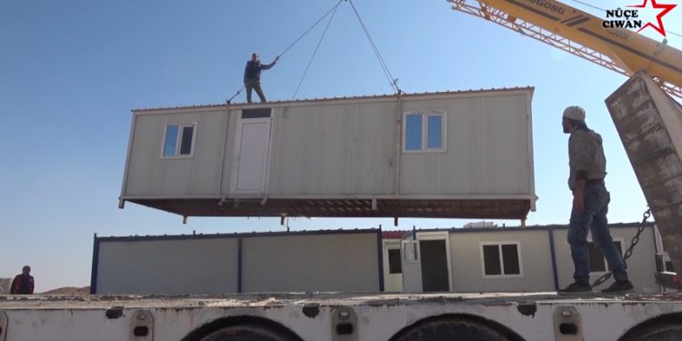 Girê Spi’den göç eden halk için kamp hazırlıkları devam ediyor