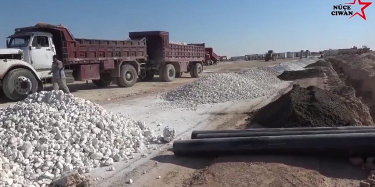 Girê Spi’den göç eden halk için kamp hazırlıkları devam ediyor