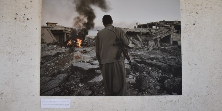 Kanadalı fotoğrafçı, direnenlerin fotoğraflarını sergiliyor