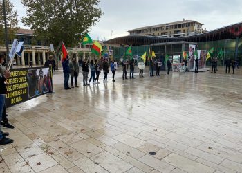 Marsilya’da gençlerden Rojava eylemi