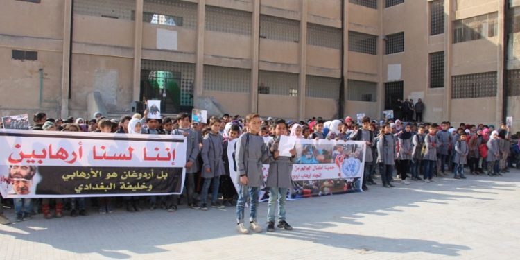 Rojava Kurdistan’lı öğrenciler katliam saldırılarını protesto etti