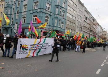 Düsseldorf’ta ulusal birlik yürüyüşü
