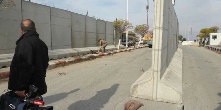 Girê Spî’de işgal duvarı örülüyor