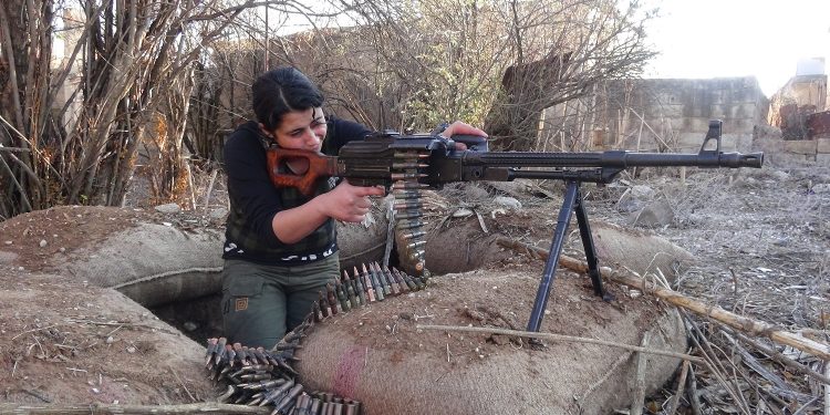 Direniş mevzilerindeki YPJ savaşçıları: Katillere karşı mücadele saflarına