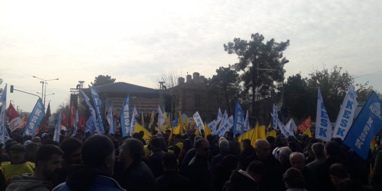 Emekçiler engellemelere rağmen alanlardaydı