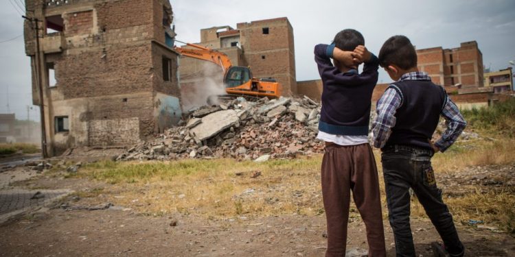 Türk Devleti Sur halkını Sur’dan caydırmaya çalışıyor