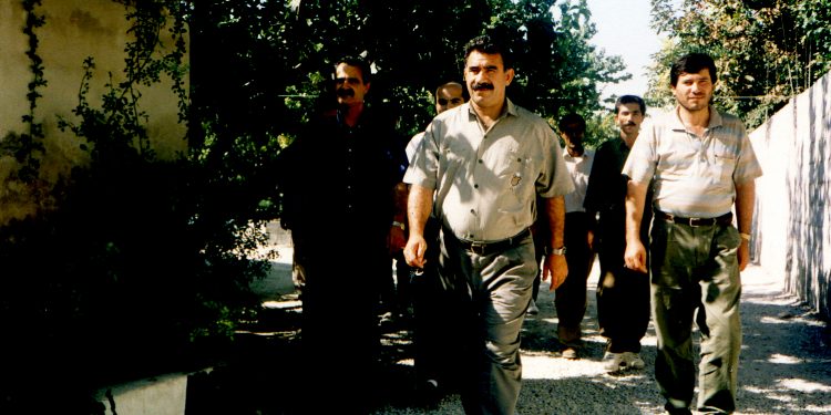 Halklar Önderi Öcalan: Kurdistan ulusal kurtuluş mücadelesi ve gerilla